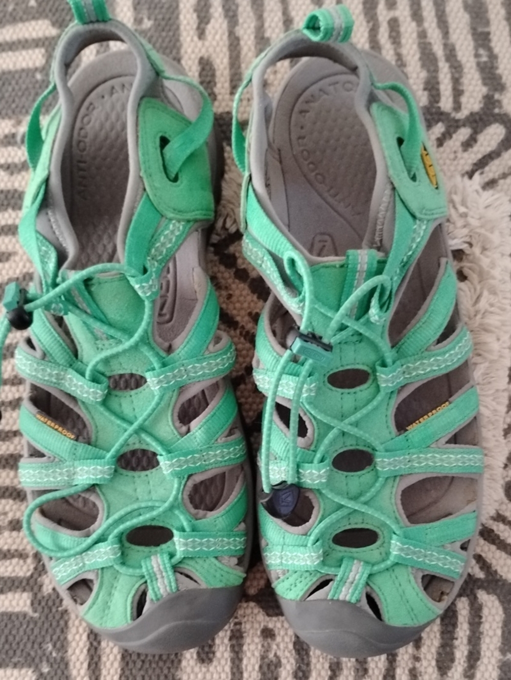 Keen Whisper Closed Toe Mint Green Outdoor Sport Sandals Sz 10 Excellent